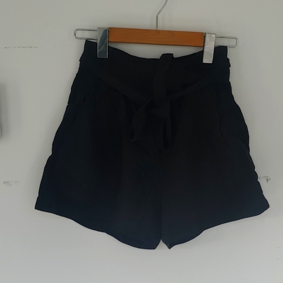 Wilfred linen Belted flowy black short - Picture 1 of 5